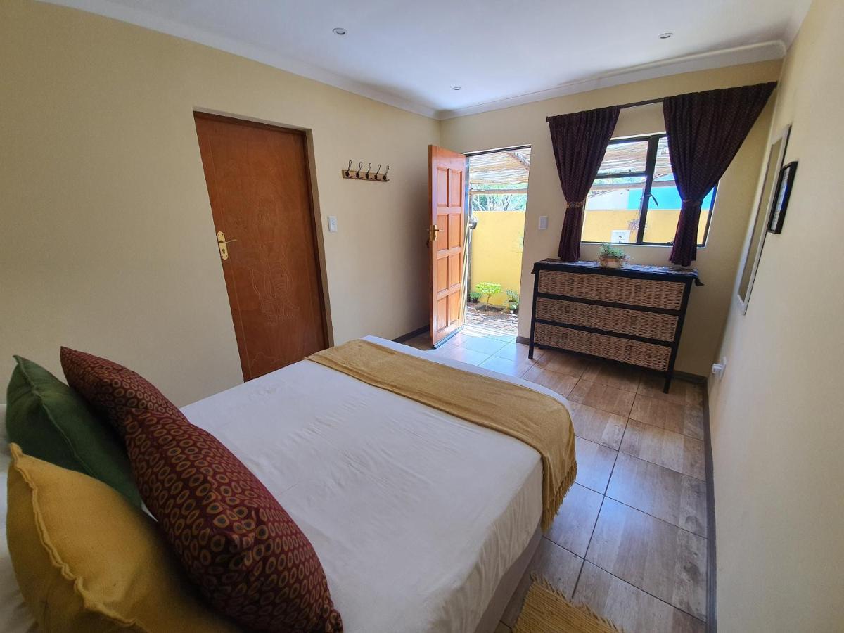 Хостел Lebo'S Soweto Backpackers Экстерьер фото