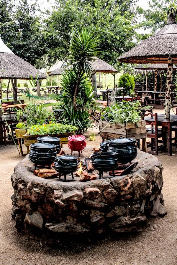 Хостел Lebo'S Soweto Backpackers Экстерьер фото