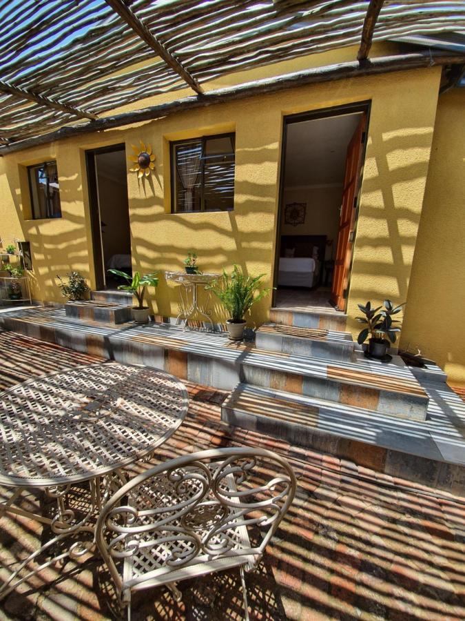 Хостел Lebo'S Soweto Backpackers Экстерьер фото