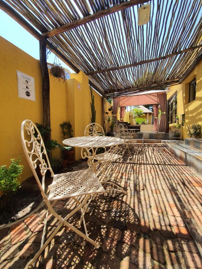 Хостел Lebo'S Soweto Backpackers Экстерьер фото