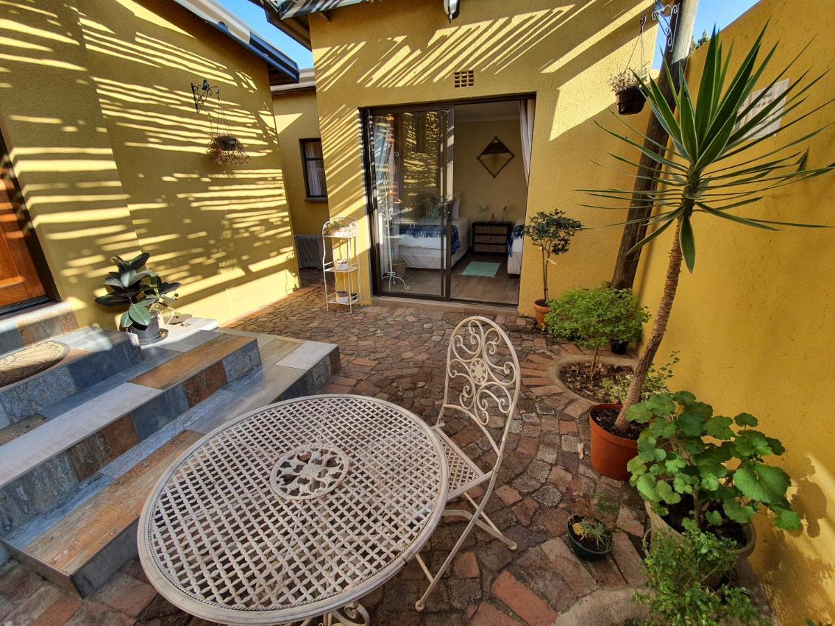 Хостел Lebo'S Soweto Backpackers Экстерьер фото