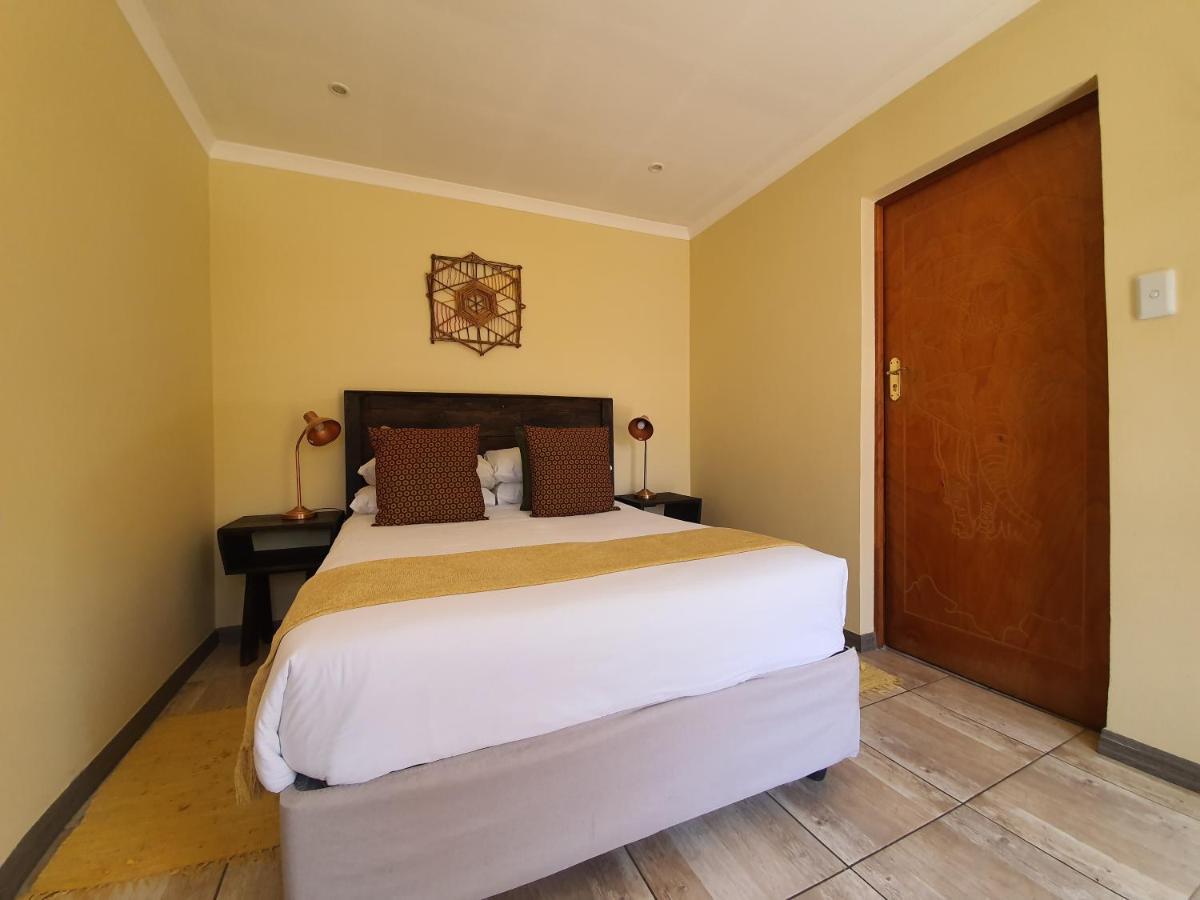 Хостел Lebo'S Soweto Backpackers Экстерьер фото
