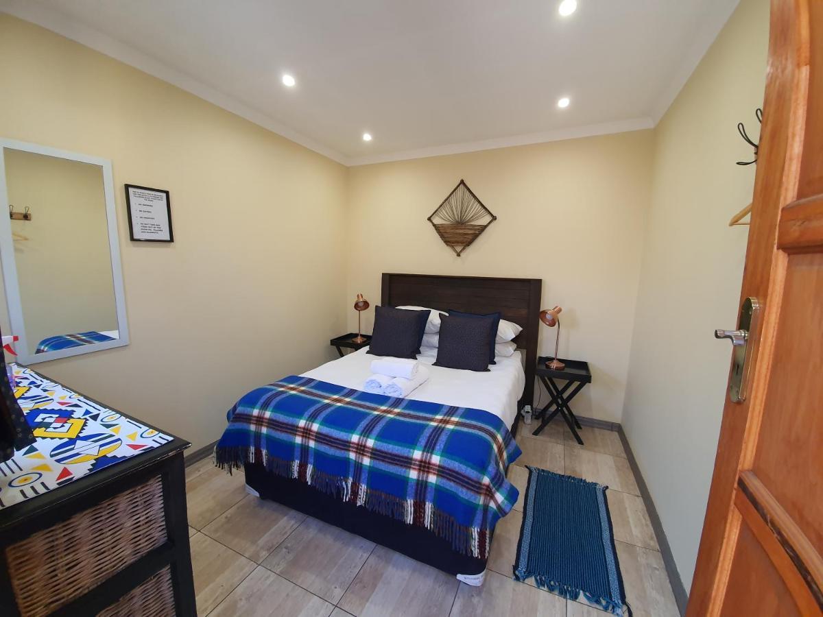 Хостел Lebo'S Soweto Backpackers Экстерьер фото