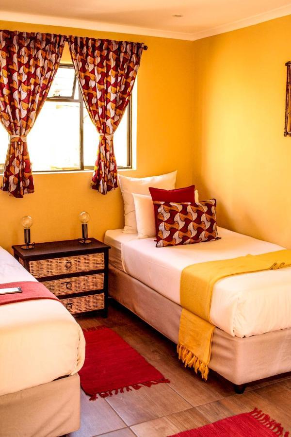 Хостел Lebo'S Soweto Backpackers Экстерьер фото