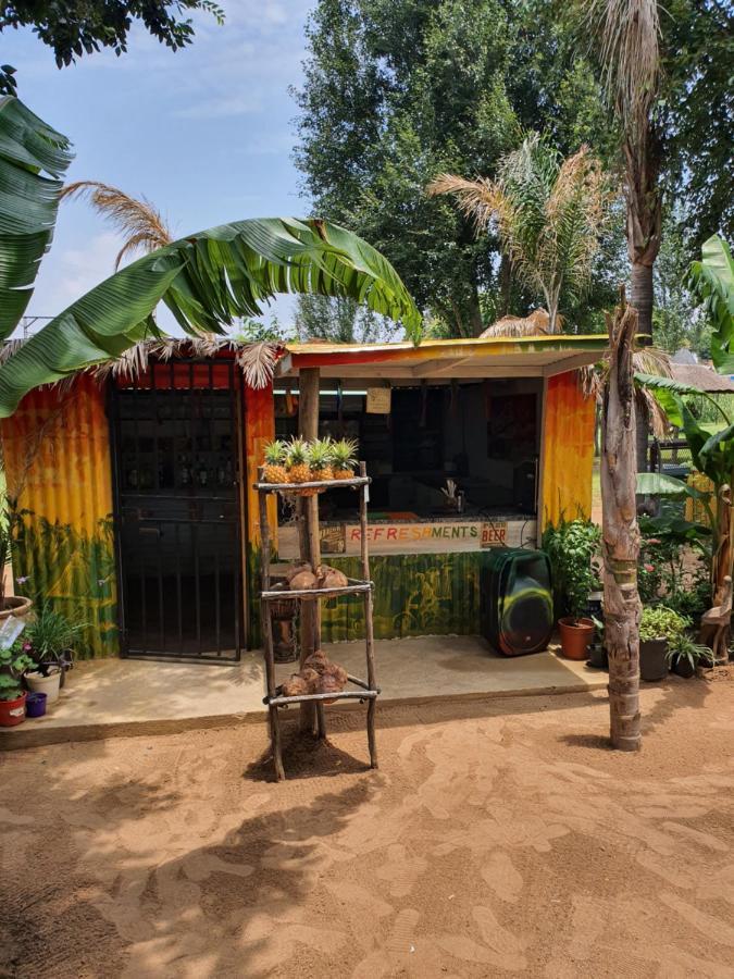 Хостел Lebo'S Soweto Backpackers Экстерьер фото