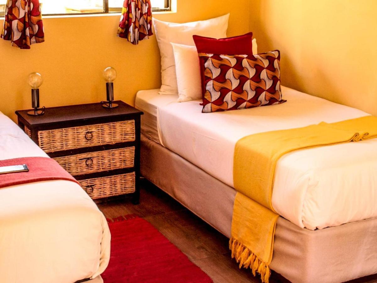 Хостел Lebo'S Soweto Backpackers Экстерьер фото