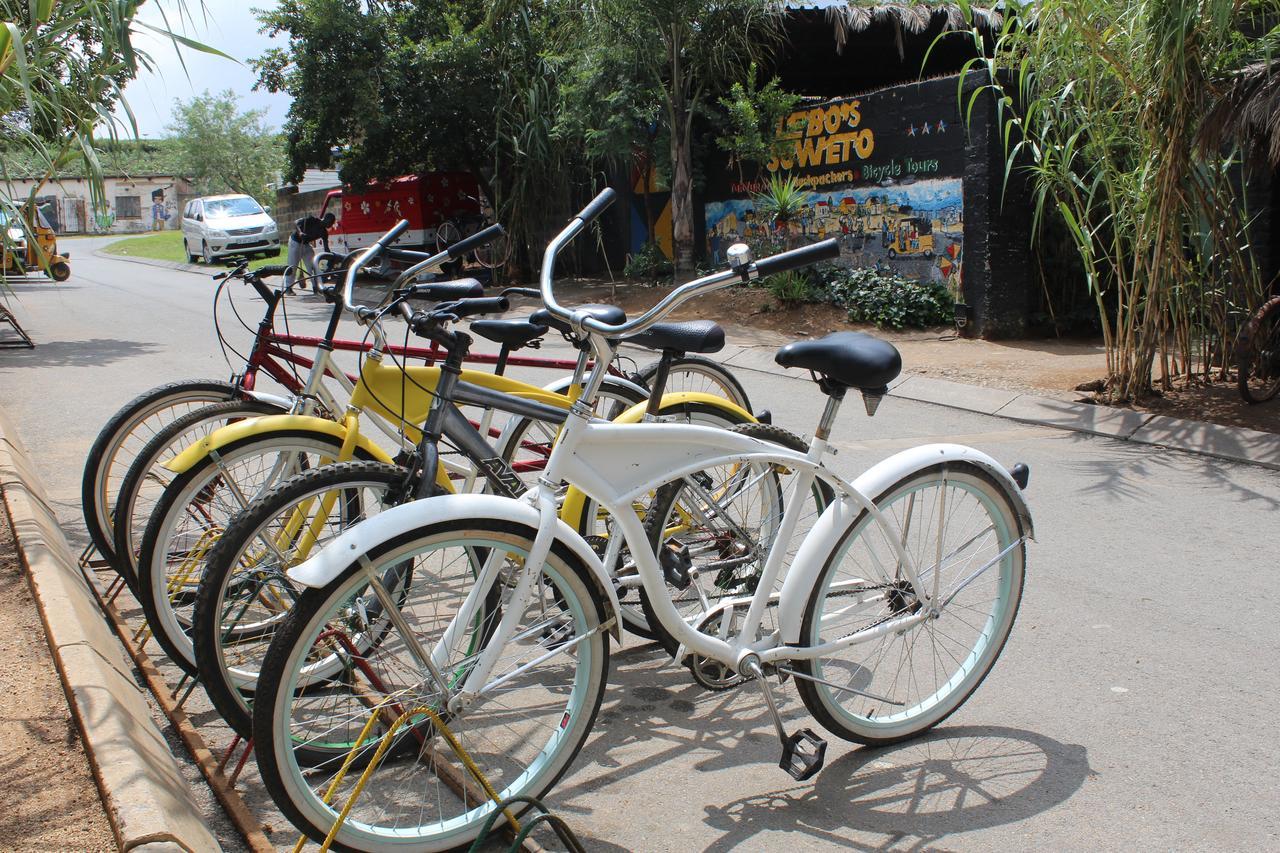 Хостел Lebo'S Soweto Backpackers Экстерьер фото